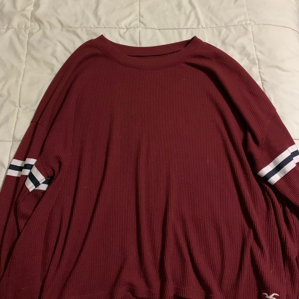 hollister maroon crewneck